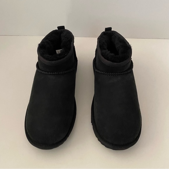 UGG Classic Ultra Mini Boots Kid’s 6 (Will Fit a Women’s 8) NWOB - Picture 3 of 14